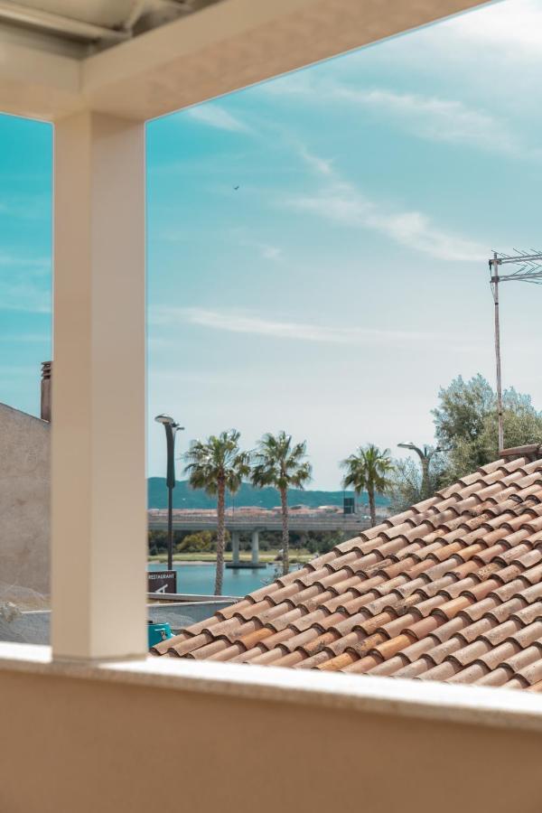 Waterfront Apartment Олбия Екстериор снимка