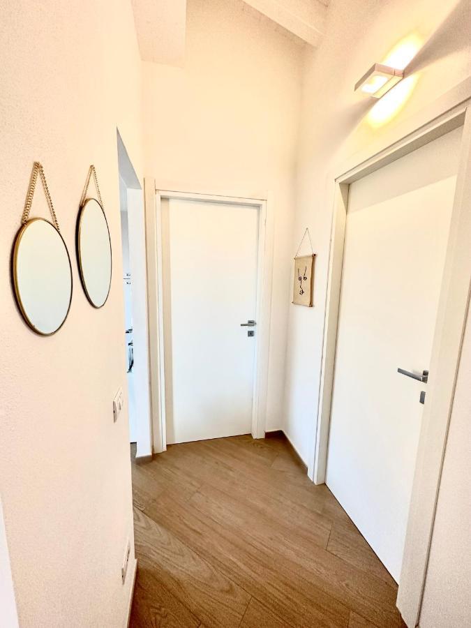 Waterfront Apartment Олбия Екстериор снимка